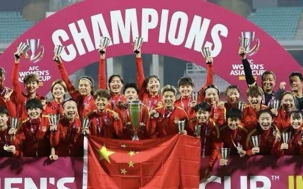 他把舌头伸入我的下面